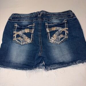 Rue21 Women's Denim‎ Shorts Curvy 15/16 Blue Frayed Hem Embroidered Pockets
